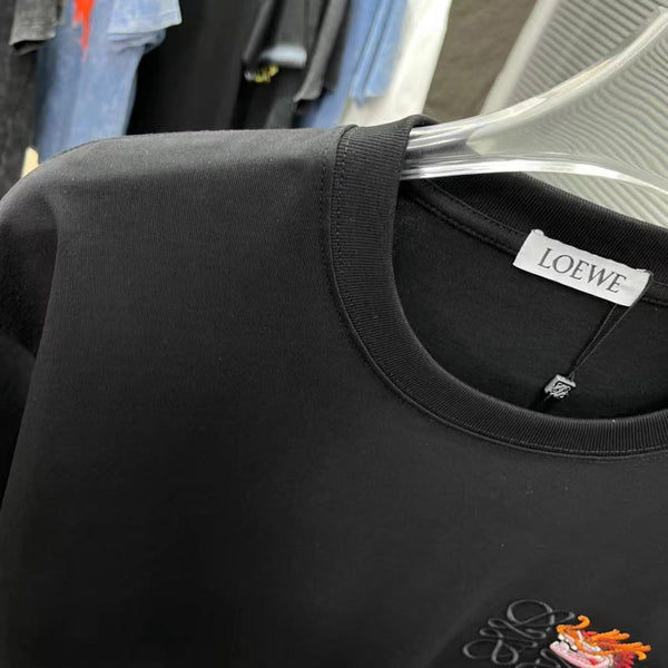 Fashionable Drop Shoulder Tee with Dragon Face Logo