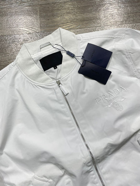 Elegant and Classic Zip Closure  Jacket