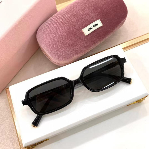 Premium Quality and Stylish Initial Logo Sunglass For Women