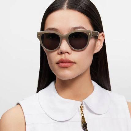 Premium Sunglasses  Gradient Lens & Iconic Monogram Logo