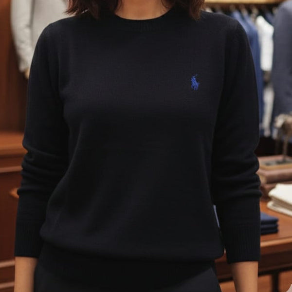 Women’s Classic Black Crew-Neck Sweater Elegant Everyday Wear