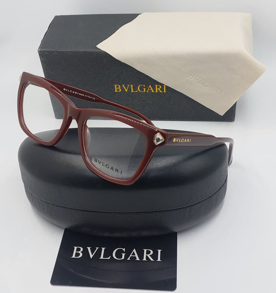 Luxury Eyeglass Frame Elegant Design with Gold Detailing
