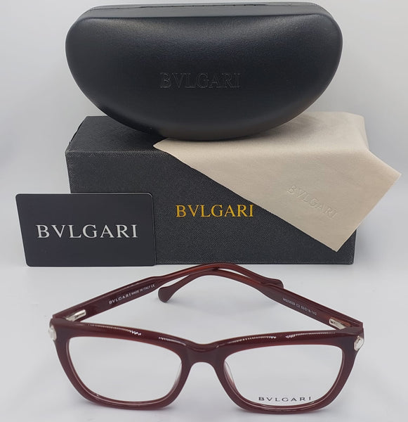 Luxury Eyeglass Frame Elegant Design with Gold Detailing