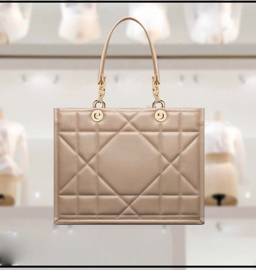 Medium Essential Tote Bag