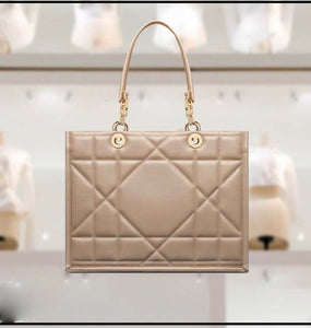 Medium Essential Tote Bag