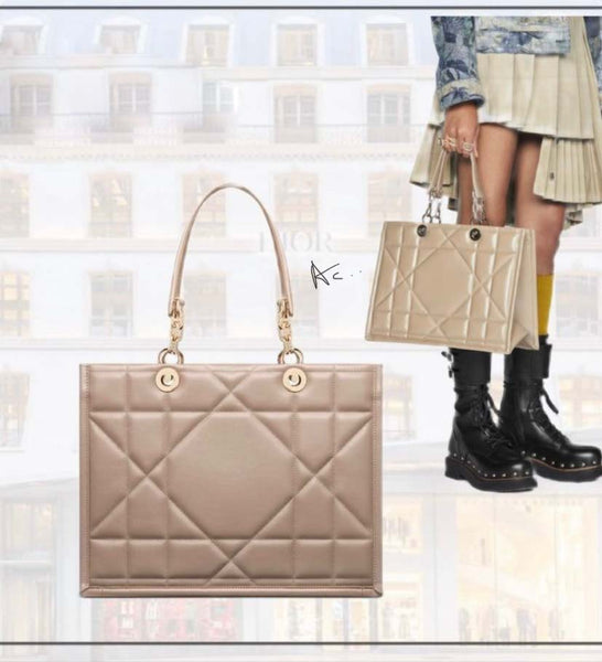 Medium Essential Tote Bag