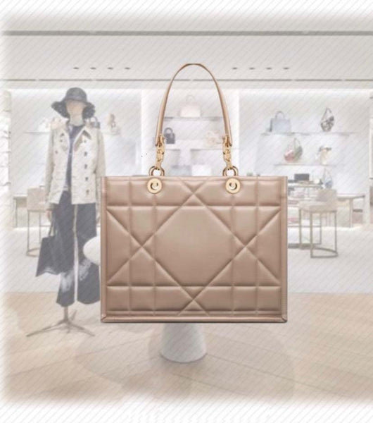Medium Essential Tote Bag