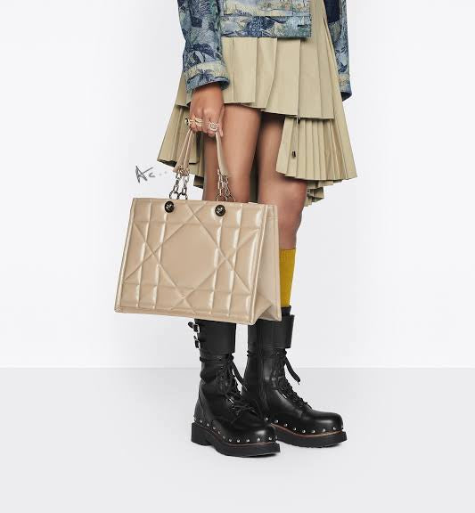 Medium Essential Tote Bag