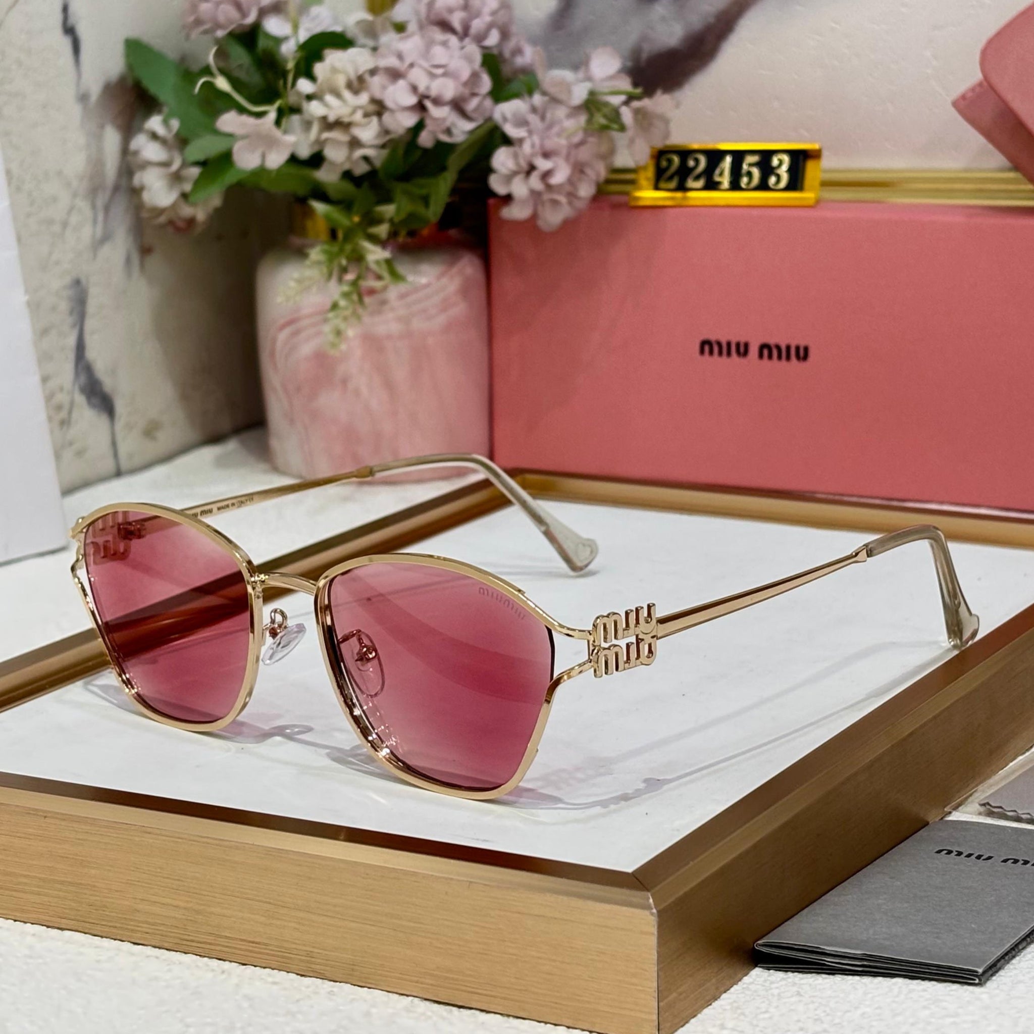 Elegant and Luxury Designer Sunglass For Women