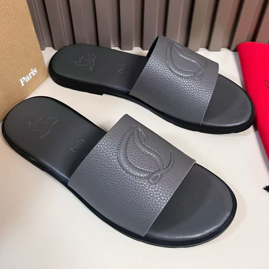 Luxury Cl Logo-Embossed Leather Slides