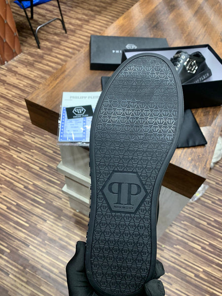 Exclusive  Branded Sneakers