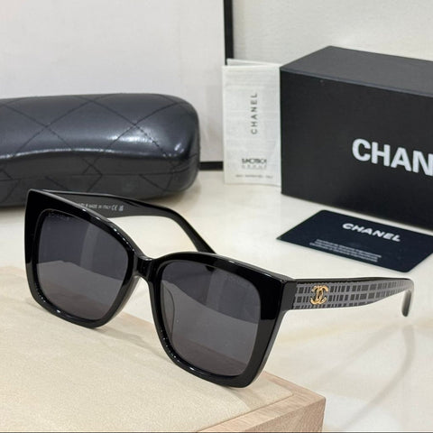 Women's Oversized Square Sunglasses Checkered Temple & Gradient Lens