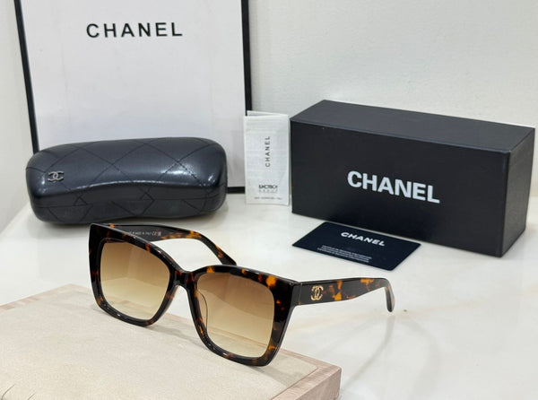 Women's Oversized Square Sunglasses Checkered Temple & Gradient Lens