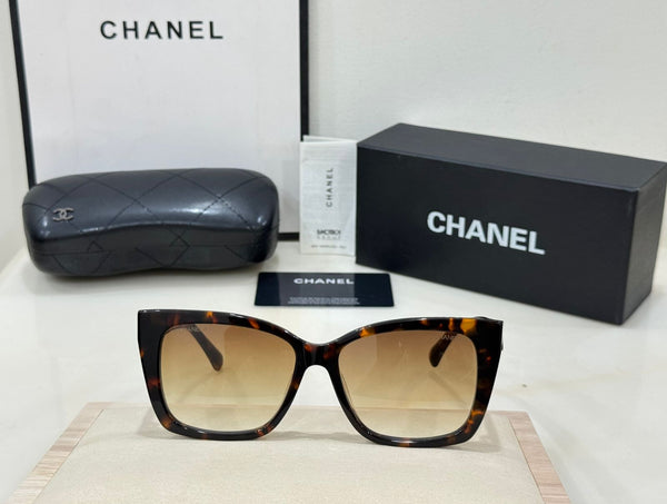 Women's Oversized Square Sunglasses Checkered Temple & Gradient Lens
