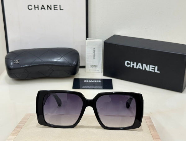 Women's Oversized Square Sunglasses Checkered Temple & Gradient Lens