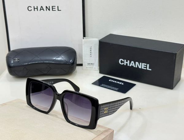 Women's Oversized Square Sunglasses Checkered Temple & Gradient Lens