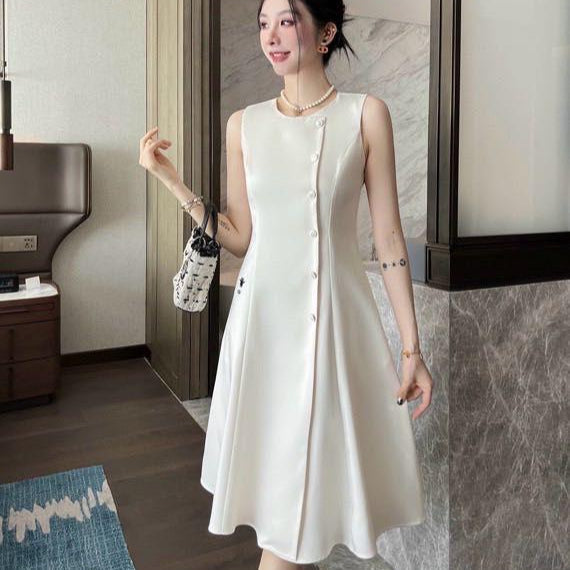 Elegant Sleeveless Black A-Line Dress with Asymmetrical Button Detailing