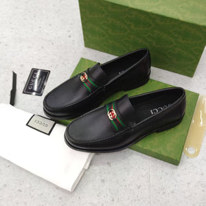 Luxury Logo-Plague Detail Loafers