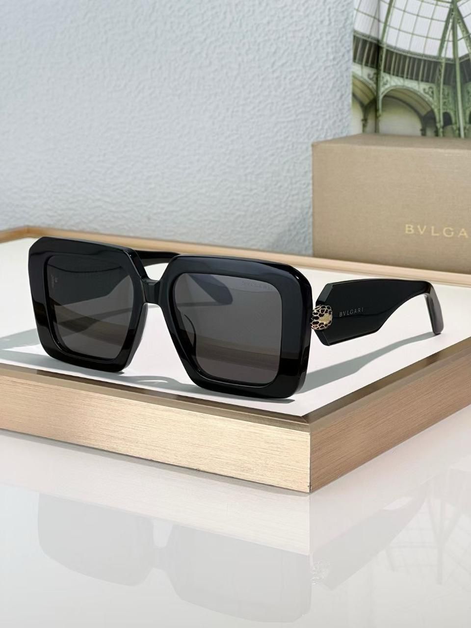Premium Women’s Oversized Square Brand Sunglasses with Signature Logo Detailing