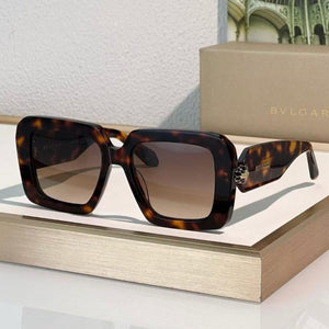 Premium Women’s Oversized Square Brand Sunglasses with Signature Logo Detailing