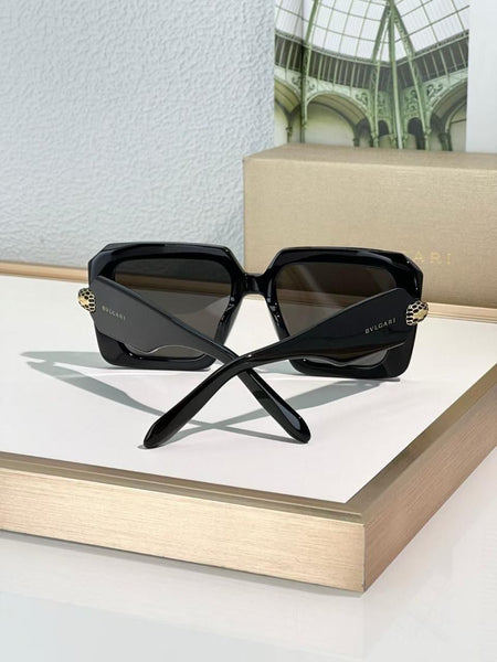 Premium Women’s Oversized Square Brand Sunglasses with Signature Logo Detailing