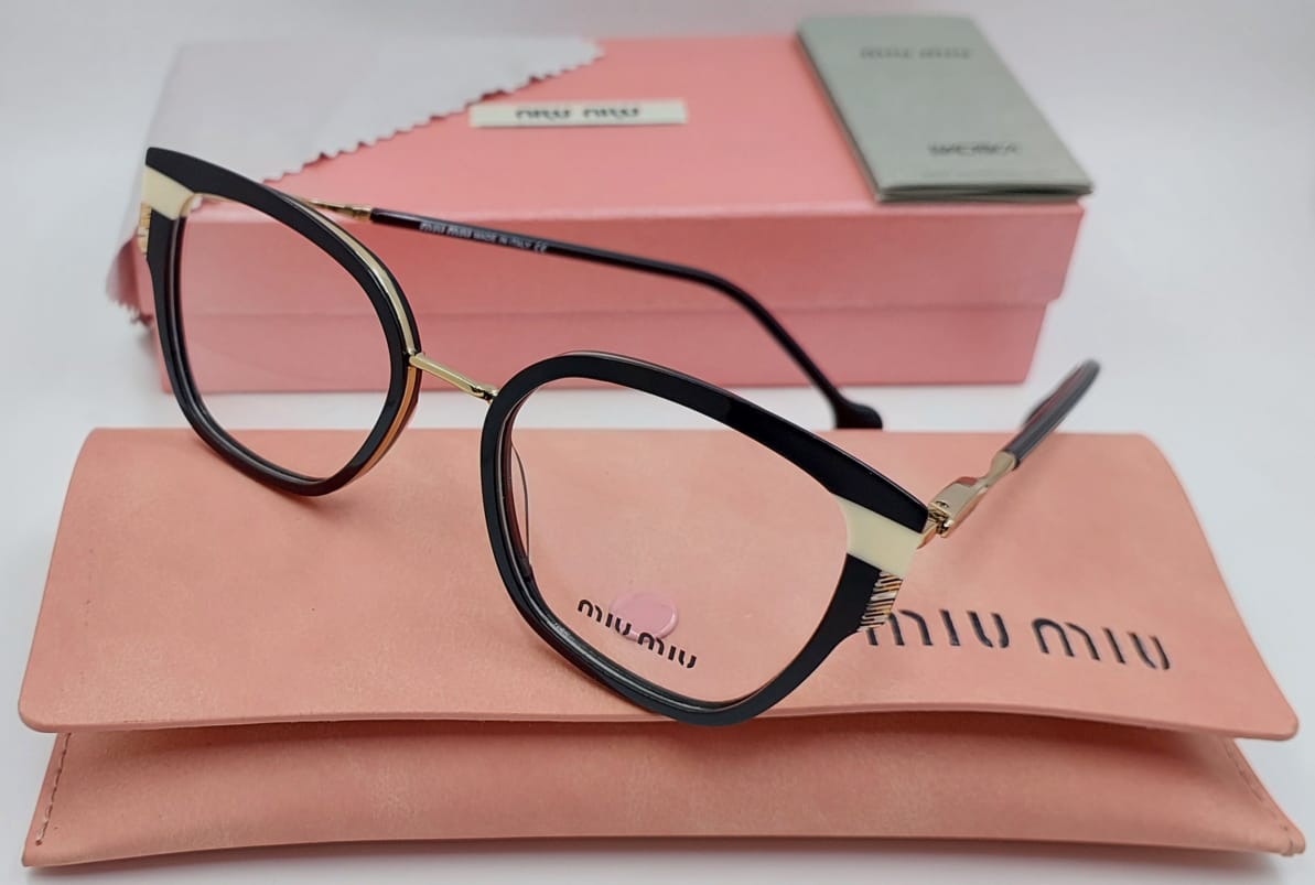 Luxury Cat-Eye Eyeglasses – Chic Designer Frame