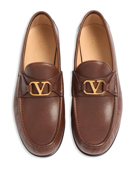 Classic Brown Men’s Leather Loafers with Elegant Buckle Detail