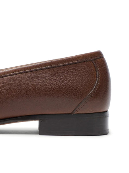 Classic Brown Men’s Leather Loafers with Elegant Buckle Detail