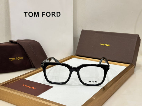 Luxury Eyeglass Frame Elegant Design with Gold Detailing