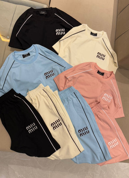 Women’s Premium Tracksuit With Trendy Logo Design