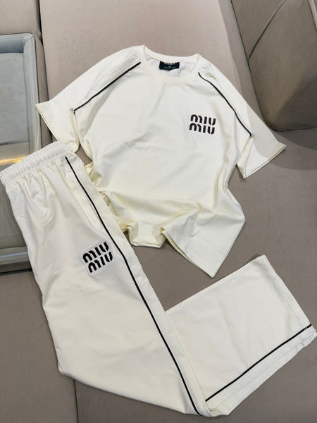 Women’s Premium Tracksuit With Trendy Logo Design