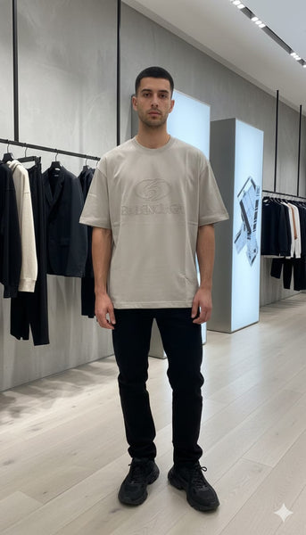 Premium Minimalist Logo T-Shirt Modern Streetwear Essential
