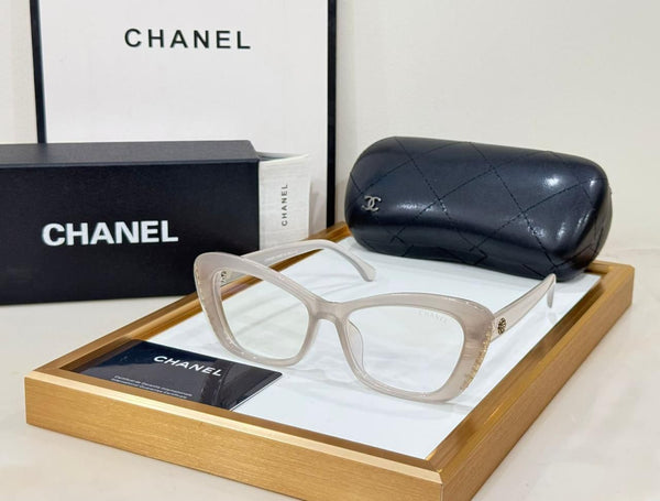 Classic Tortoiseshell Square Eyeglasses Sophisticated Everyday Style