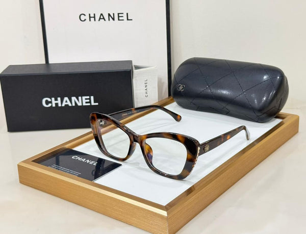 Classic Tortoiseshell Square Eyeglasses Sophisticated Everyday Style