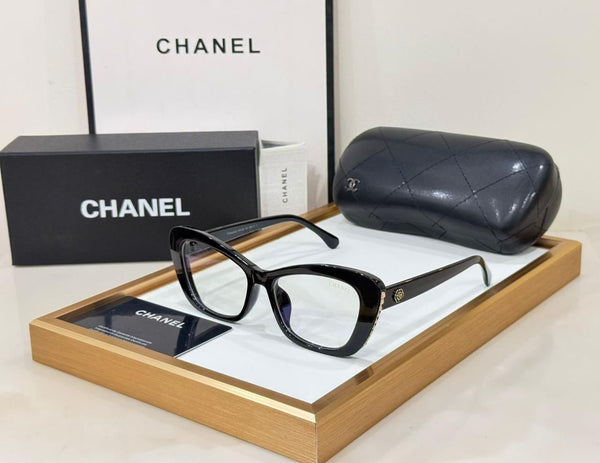 Classic Tortoiseshell Square Eyeglasses Sophisticated Everyday Style