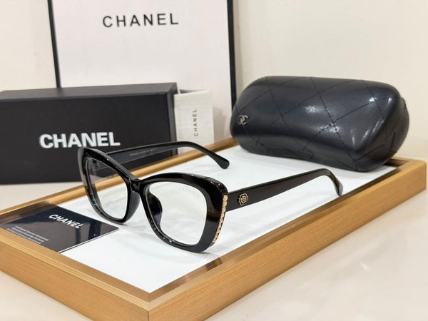 Classic Tortoiseshell Square Eyeglasses Sophisticated Everyday Style