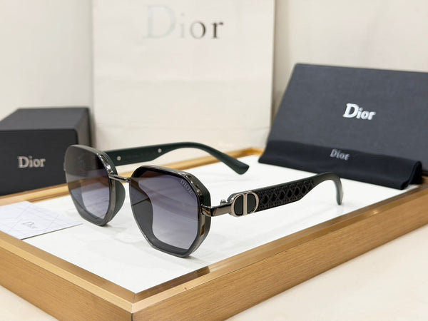 Elegant Women’s Oversized Gradient Square Sunglasses