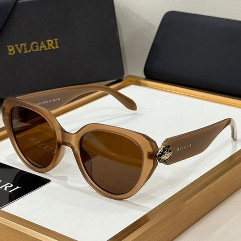 Exclusive Elegant   Oversized Cat Eye Shape  Sunglasses with Signature Logo