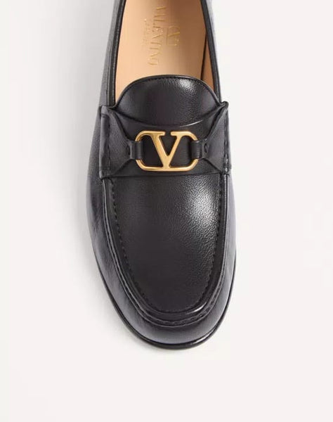 Luxury Black Leather Men’s Loafers with Elegant Gold Accent