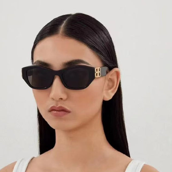 Luxury Tortoise Square Sunglasses with Gold Logo Detail UV-Protected Fashion Eyewear