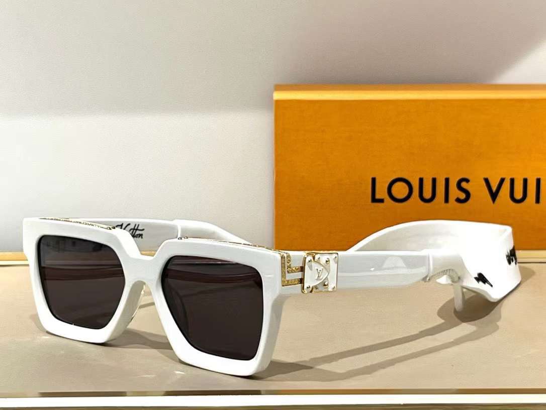 Latest Retro Square Sunglasses With Logo Initial